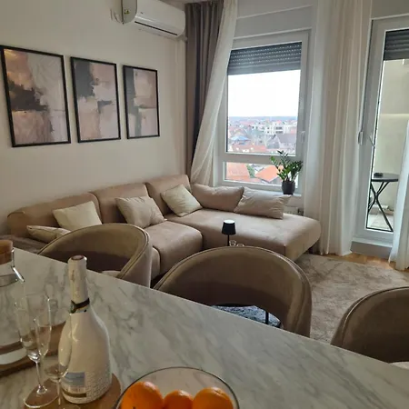 Knezev Park Lux 노비사드