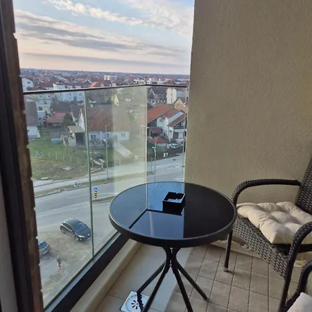 Knezev Park Lux 아파트 노비사드