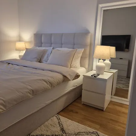 Knezev Park Lux 아파트